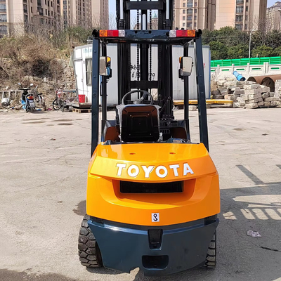日本製 トヨタ 8FD30フォークリフト 3 TON ディーゼルフォークリフト 2.6*1.2*2.8 総寸法