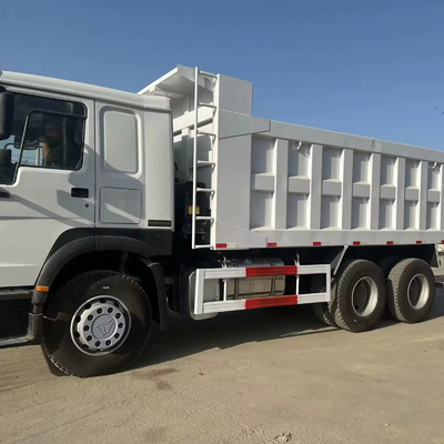 重貨車 6x4 シャックマンとHOWO ダンプトラック クルーゼスコントロール付きのティッパートラック