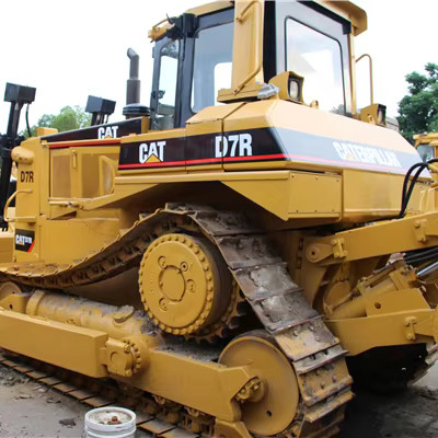 道路建設機器のために使用されたキャット・ドーザー