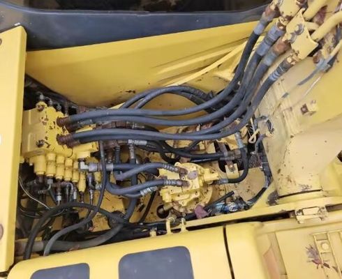 日本 ミニ掘削機 コマツー PC130-7 13000 KG の作業重量を持つ中古トラック掘削機